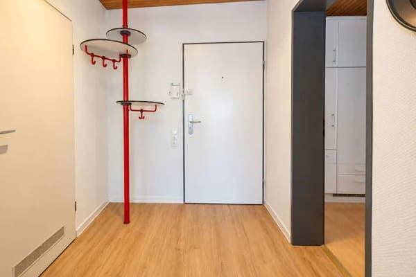Immobilie in Buxtehude - Renovierte 2-Zimmer-Wohnung mit großem Balkon, Garage & Fahrstuhl in Buxtehude - Bild 1