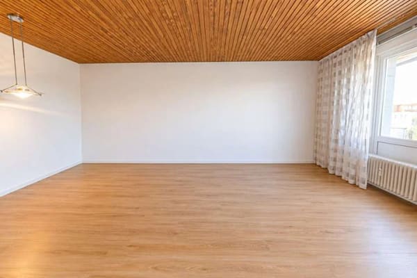 Immobilie in Buxtehude - Renovierte 2-Zimmer-Wohnung mit großem Balkon, Garage & Fahrstuhl in Buxtehude - Bild 2