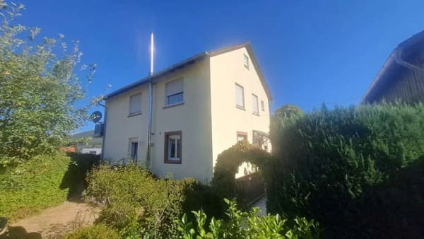Immobilie in Miltenberg - Freistehendes  Einfamilienhaus in Miltenberg mit Nebengebäude und großem Grundstück  - Bild 0