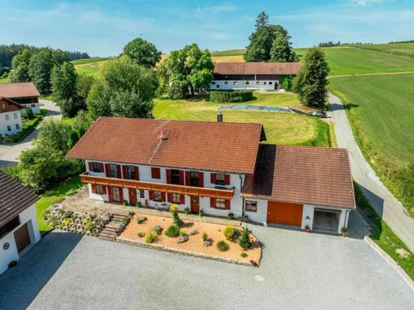 Immobilie in Dietersburg - Mehr als nur Wohnen!
Platz für 2 Generationen und Beruf - Bild 2