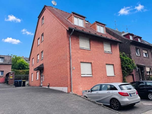Immobilie in Hürth - Für Eigennutzer oder Kapitalanleger: Helle DG-Eigentumswohnung mit Stellplatz in Hürth! - Bild 1