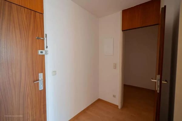 Immobilie in Unterhaching - ***Heike Borchers Immobilien***Charmantes Nest in Unterhaching***Renoviertes Badezimmer*** - Bild 1