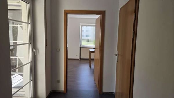 Immobilie in Mainburg - Eigentum statt Miete – ansprechende Wohnung (1.OG) in 3-Parteien-Haus - Bild 1
