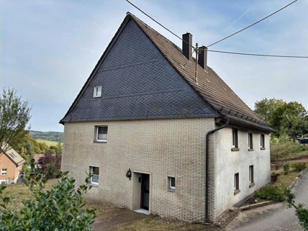 Immobilie in Marienheide - Freistehendes Ein-/ bis Zweifamilienhaus in ruhiger Lage von Marienheide - Bild 1