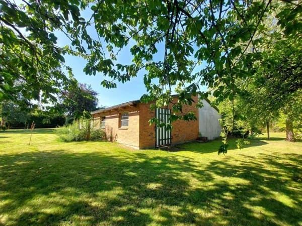 Immobilie in Todenbüttel - Hübsches Kniestockhaus mit Garten, optionalem Baugrundstück & Nebengebäuden - Bild 3