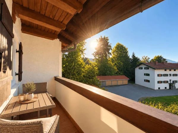 Immobilie in Hausham - Sonnige 2- Zimmer-Wohnung mit Südbalkon und eigener Garage - direkt einziehen - Bild 0