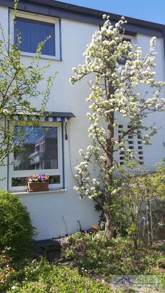 Immobilie in Burgwedel - Familienfreundliches Reihenmittelhaus mit Garten, Terrasse und Vollkeller in Großburgwedel - Bild 1