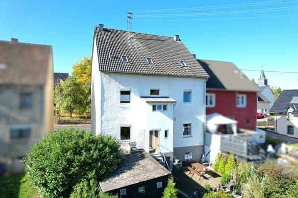 Immobilie in Dreis-Brück - Geräumiges Wohnhaus mit Garage und Garten in Dreis-Brück - Bild 0