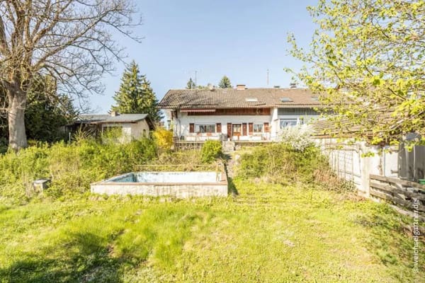 Immobilie in Glonn - Sanierungsbedürftiges Wohnhaus mit Nebengebäude und Potenzial zur Neubebauung - Bild 1