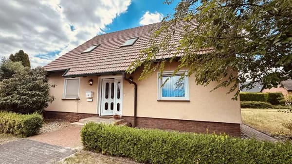Immobilie in Premnitz - Attraktives Einfamilienhaus mit viel Platz, Naturteich und vielseitigem Nebengebäude! - Bild 0