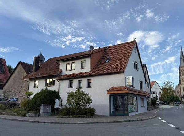 Immobilie in Schefflenz - Großzügiges, gepflegtes Wohn- und Geschäftshaus mit vermieteter Gewerbefläche und Scheune ... - Bild 0
