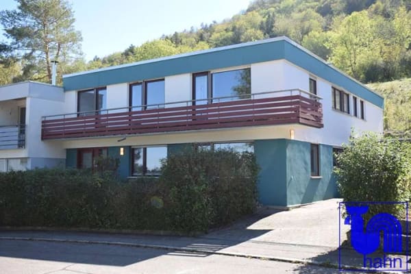 Immobilie in Pfullingen - Ideales Familiendomizil: Attraktive DHH mit ELW und schöner Weitsicht am Ahlsberg in Pfullingen - Bild 1