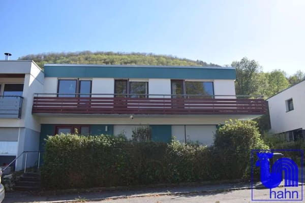 Immobilie in Pfullingen - Ideales Familiendomizil: Attraktive DHH mit ELW und schöner Weitsicht am Ahlsberg in Pfullingen - Bild 2