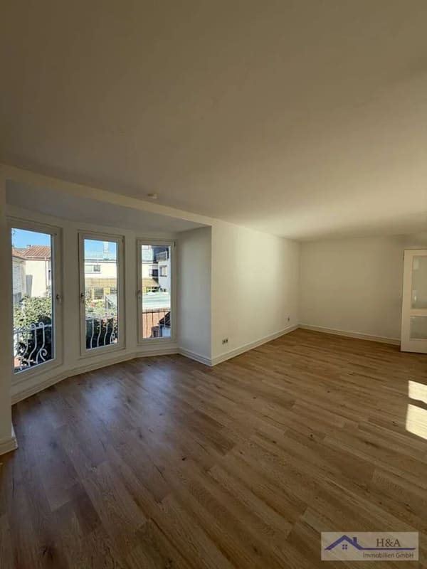Immobilie in Burgdorf - 183 m² Wohnvielfalt im Herzen von Burgdorf – 7 Zimmer, Kamin & große Terrasse - Bild 0