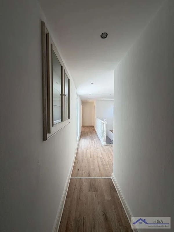 Immobilie in Burgdorf - 183 m² Wohnvielfalt im Herzen von Burgdorf – 7 Zimmer, Kamin & große Terrasse - Bild 3