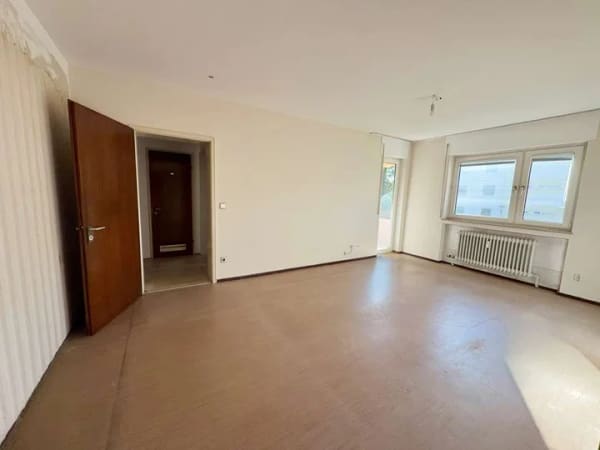 Immobilie in Schwieberdingen - Sonnige Aussichten
Großzügige 4,5-Zimmer-Wohnung mit Raum für eigene Gestaltungsmöglichkeiten - Bild 3
