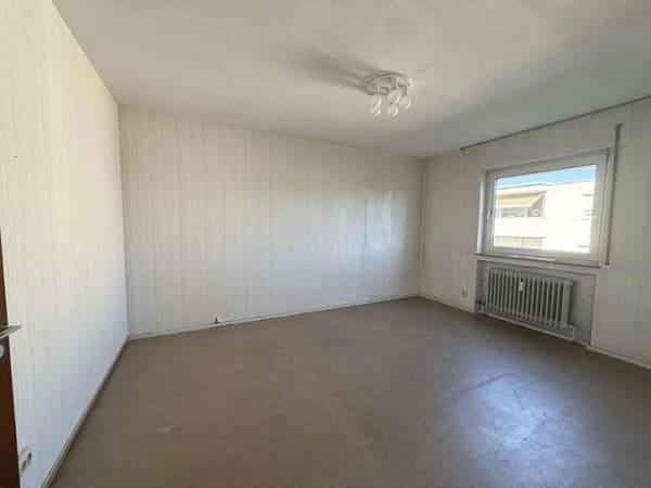 Immobilie in Schwieberdingen - Sonnige Aussichten
Großzügige 4,5-Zimmer-Wohnung mit Raum für eigene Gestaltungsmöglichkeiten - Bild 4