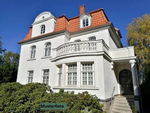 Immobilie in Eching am Ammersee - Villenartiges Einfamilienhaus mit weitschweifenden Ausblick in Richtung Ammersee - Bild 0