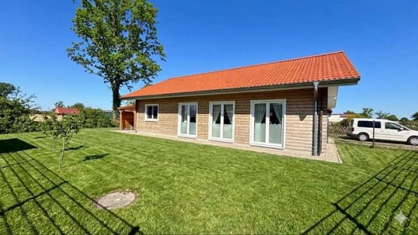 Immobilie in Erfde - Neuwertiger A+-Holzbungalow nahe der Eider - Garten, Feldblick, provisionsfrei - Bild 0