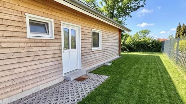 Immobilie in Erfde - Neuwertiger A+-Holzbungalow nahe der Eider - Garten, Feldblick, provisionsfrei - Bild 2