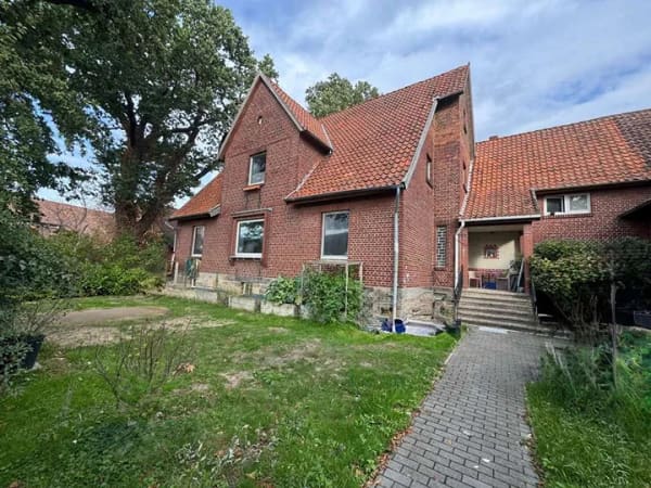 Immobilie in Seelze - Historisches Bauernhaus mit Charakter: Großzügiges Anwesen für Generationswohnen, Wohnen u. Arbeiten - Bild 0