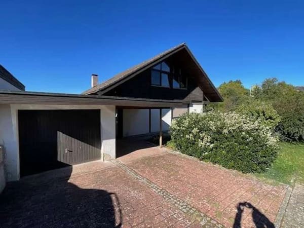 Immobilie in Kusterdingen - Großzügiges Einfamilienhaus mit Einliegerwohnung und Sauna - Bild 0