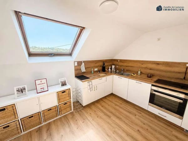 Immobilie in Winterbach - RENOVIERTE 2-ZI.-DG-WHG.: ca. 61qm * EBK * Stpl. * Balkon * mod. Bad * sep. WC * Winterbach * - Bild 0