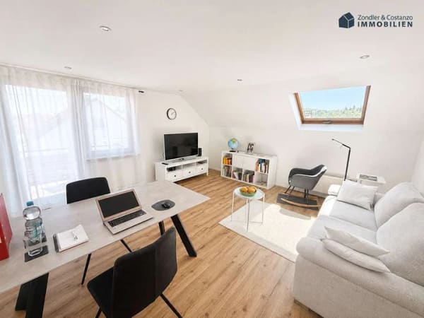 Immobilie in Winterbach - RENOVIERTE 2-ZI.-DG-WHG.: ca. 61qm * EBK * Stpl. * Balkon * mod. Bad * sep. WC * Winterbach * - Bild 1