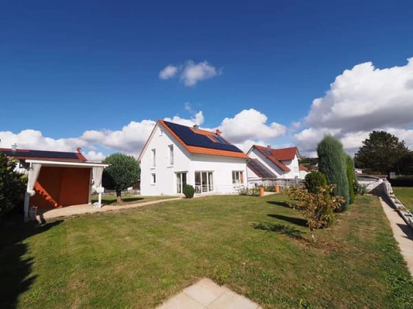 Immobilie in Roggenburg - Südländisches Flair – Einfamilienhaus mit Gartenidylle und Doppelgarage - direkt am Feldrand - Bild 2