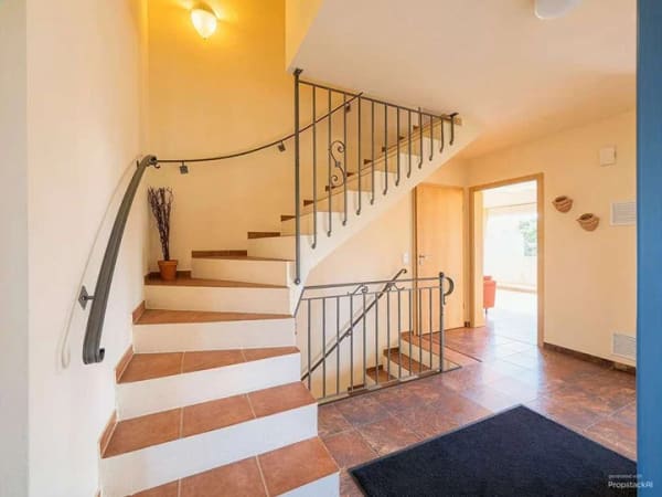 Immobilie in Roggenburg - Südländisches Flair – Einfamilienhaus mit Gartenidylle und Doppelgarage - direkt am Feldrand - Bild 3