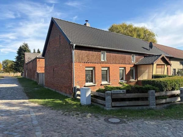 Immobilie in Pirow - 4 Seiten Hof-108m² & 1.388m² Grundstück - Bild 1