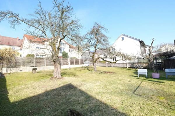 Immobilie in Weiden in der Oberpfalz - 3-Familienhaus mit großem Grundstück in zentrumsnaher Lage - Weiden - Bild 2