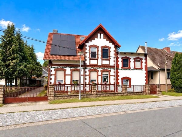 Immobilie in Osterwieck - umfangreich saniertes Zweifamilienhaus mit PV-Anlage, Garage und attraktiven Mieteinnahmen - Bild 0