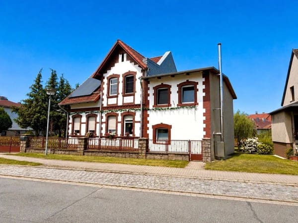 Immobilie in Osterwieck - umfangreich saniertes Zweifamilienhaus mit PV-Anlage, Garage und attraktiven Mieteinnahmen - Bild 1