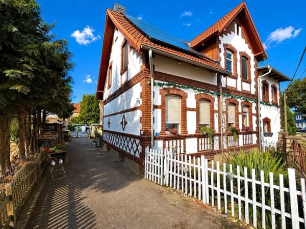 Immobilie in Osterwieck - umfangreich saniertes Zweifamilienhaus mit PV-Anlage, Garage und attraktiven Mieteinnahmen - Bild 2