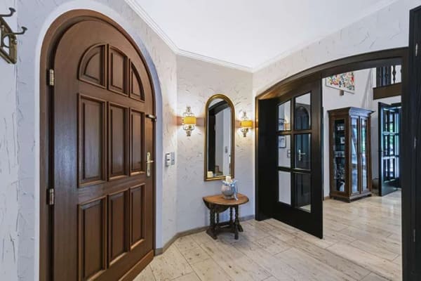 Immobilie in Hohenwestedt - Außergewöhnliche Villa in Sackgassenendlage mit direktem Waldanschluss. - Bild 2
