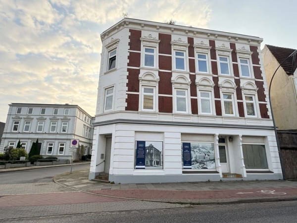Immobilie in Elmshorn - Attraktives Mehrfamilienhaus- und Geschäftshaus in zentraler Innenstadtlage mit vielseitigem Entwicklungspotenzial - Bild 2