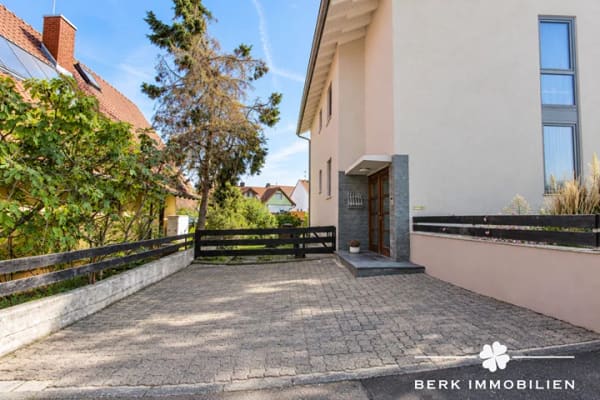 Immobilie in Großostheim - BERK Immobilien - Gepflegtes Zweifamilienhaus mit Garten, Terrassen & vielseitigen Nutzungsmöglichkeiten - Bild 3