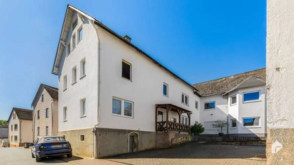Immobilie in Weilburg - Attraktive 2-Zimmer-Wohnung im 1. OG - modernisiert & gut geschnitten - Bild 1