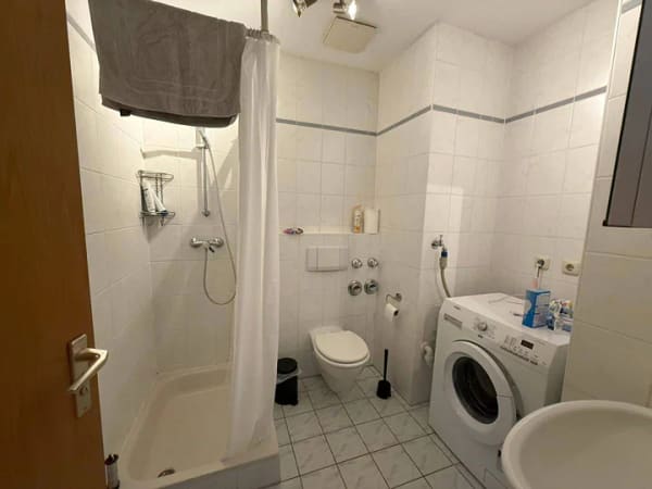 Immobilie in Zell am Main - Attraktive Kapitalanlage: Moderne lichtdurchflutete 2-Zimmer-Wohnung mit Balkon + Stellplatz - Bild 1