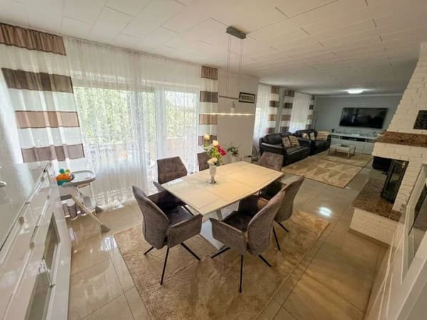Immobilie in Siegburg - Siegburg-Stallberg: Sonnige 4-Zimmer-Wohnung - Balkon & Aufzug - Bild 0