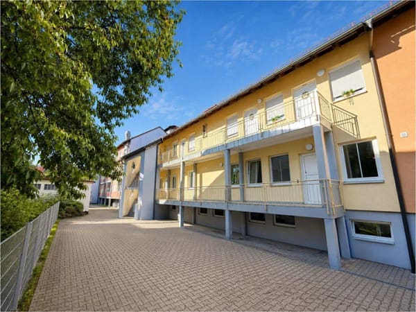 Immobilie in Burgau - Zentral wohnen & sofort einziehen oder Top-Anlage - Wohnung mit großem Südbalkon & Tiefgarage - Bild 1