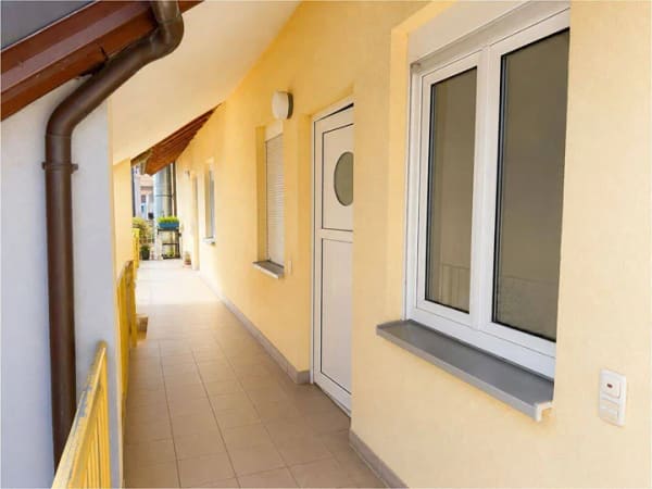 Immobilie in Burgau - Zentral wohnen & sofort einziehen oder Top-Anlage - Wohnung mit großem Südbalkon & Tiefgarage - Bild 3