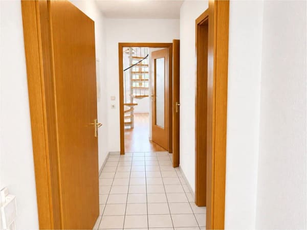 Immobilie in Burgau - Zentral wohnen & sofort einziehen oder Top-Anlage - Wohnung mit großem Südbalkon & Tiefgarage - Bild 4
