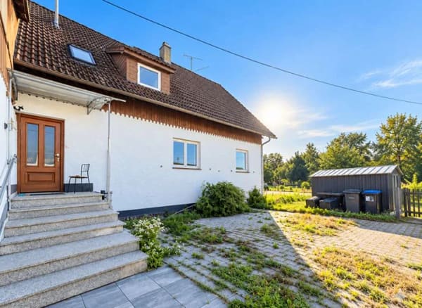 Immobilie in Dürrlauingen - Zweifamilienhaus mit viel Platz und Potenzial - ideal für Handwerker und Familien - Bild 2