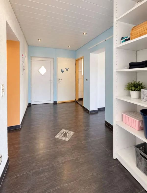 Immobilie in Dürrlauingen - Zweifamilienhaus mit viel Platz und Potenzial - ideal für Handwerker und Familien - Bild 3