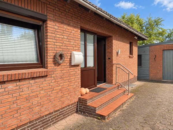 Immobilie in Cadenberge - Viel Platz zum Leben: Einfamilienhaus mit schönem Garten in Cadenberge - Bild 1