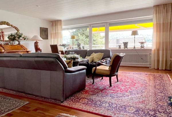 Immobilie in Ebermannstadt - Geräumiges Wohnhaus mit Praxis/Einliegerwohnung und Doppelgarage in Ebermannstadt - Bild 1