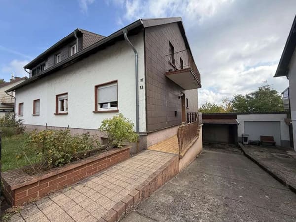 Immobilie in Blieskastel - Doppelhaushälfte mit zwei Wohnungen in Blieskastel - Bild 0