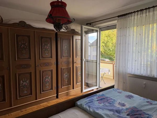 Immobilie in Biberach an der Riß - Gepflegte, großzügige 4-Zi. Whg. mit 2-Gästezimmer im DG in ruhiger Lage in Biberach an der Riß! - Bild 3